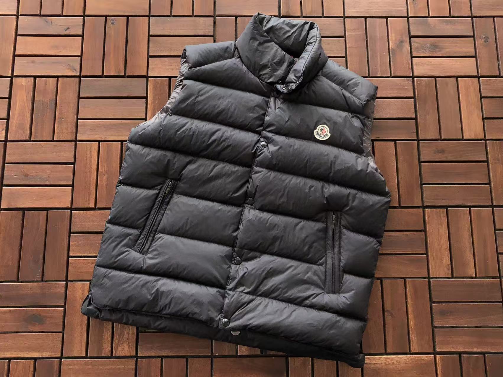MONCLER Chaleco