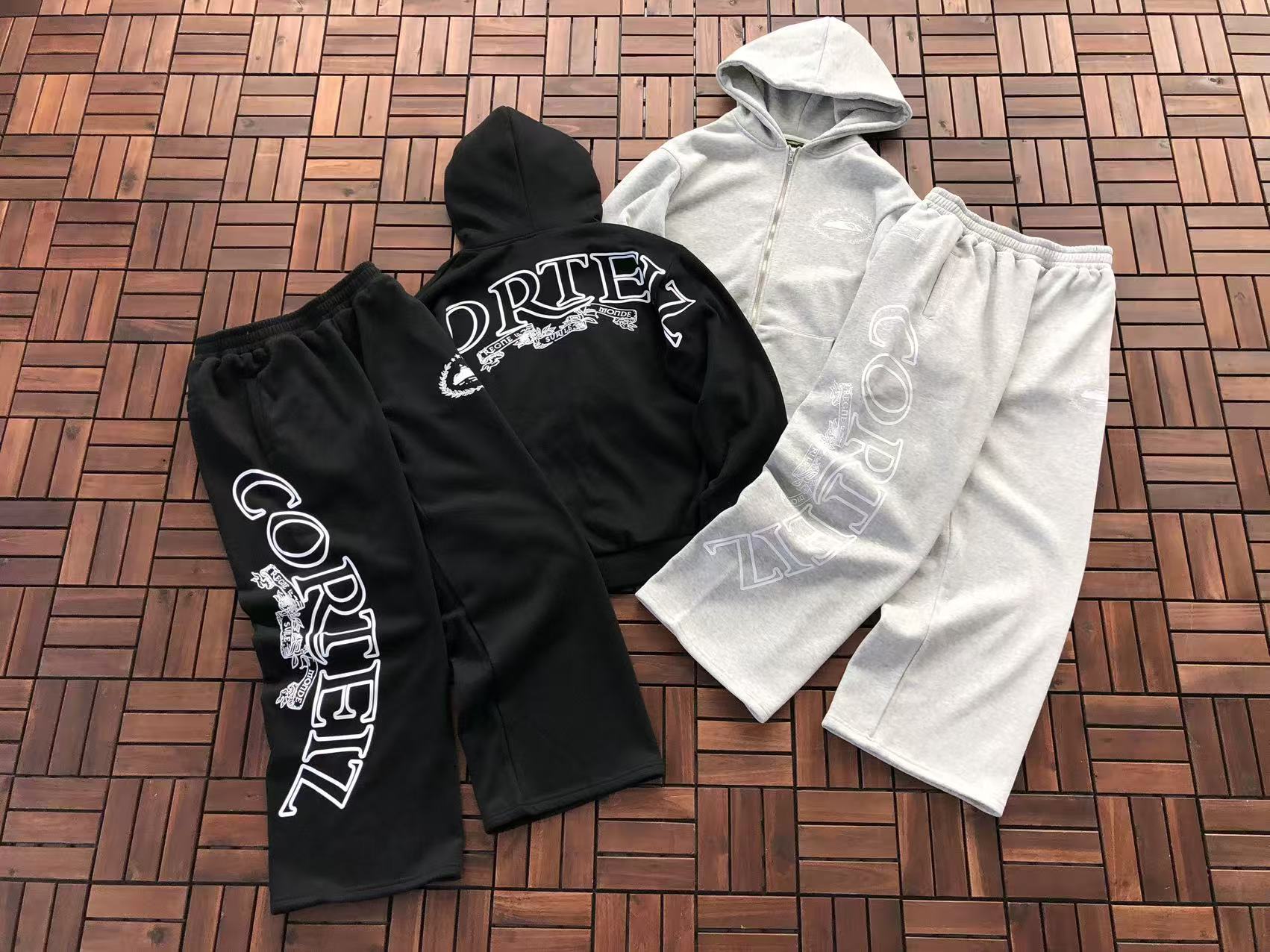 CORTEIZ Conjunto Canguro Fleece Gothic