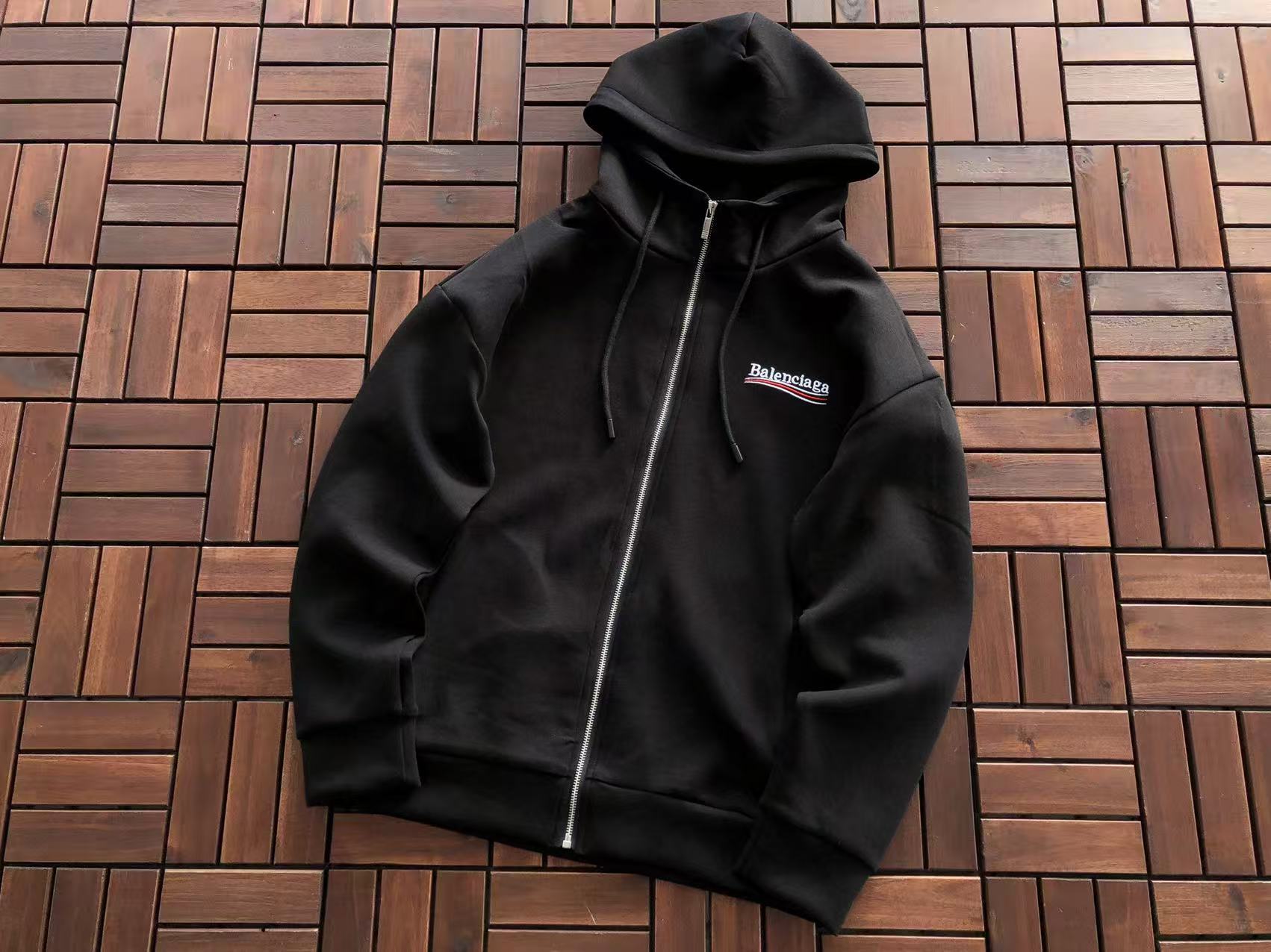 BALENCIAGA Conjunto Canguro Political