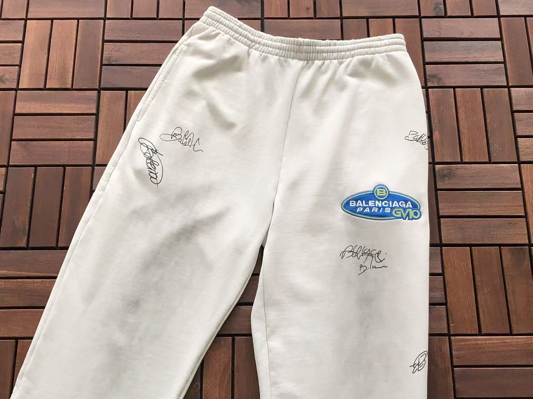 BALENCIAGA Pantalon GV10