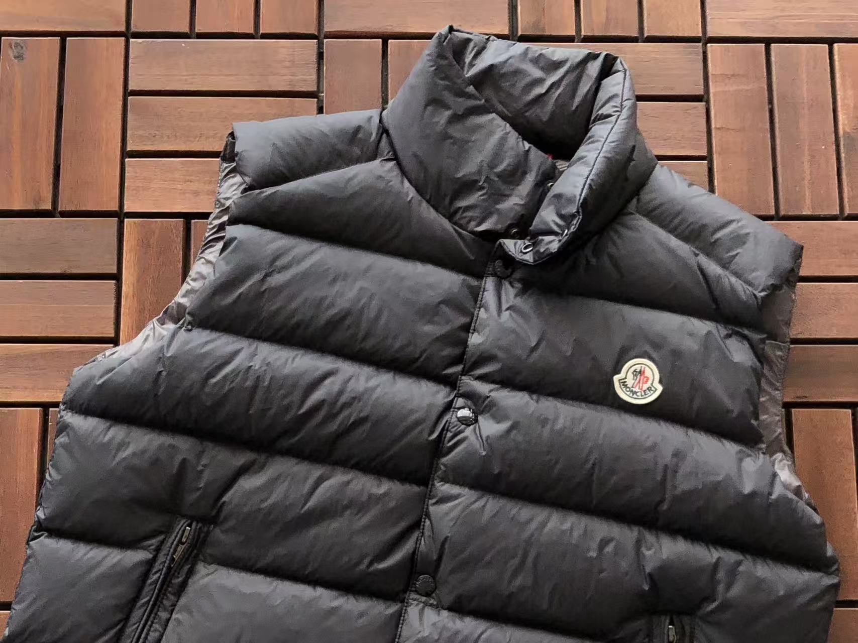 MONCLER Chaleco