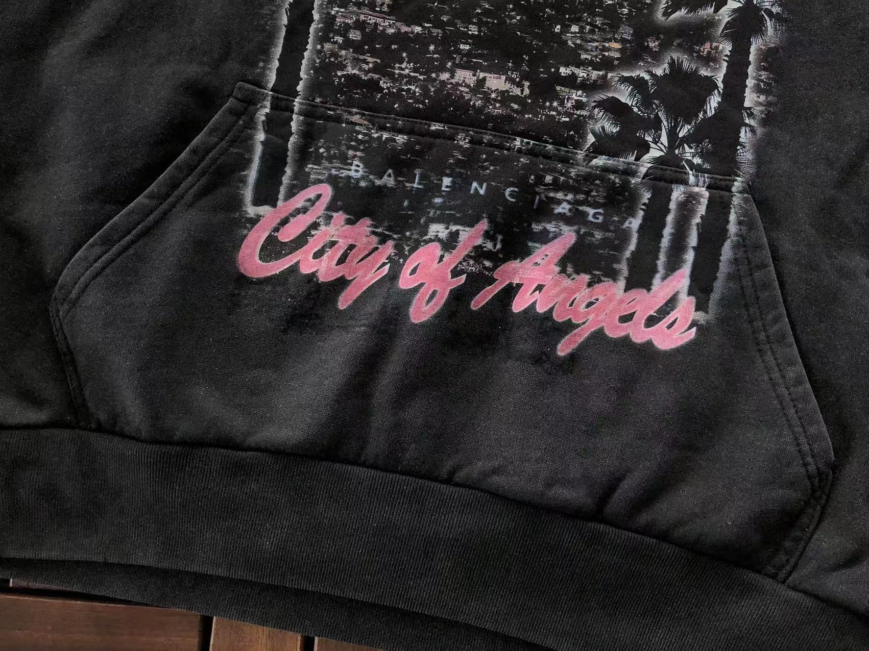 BALENCIAGA Canguro City of Angels