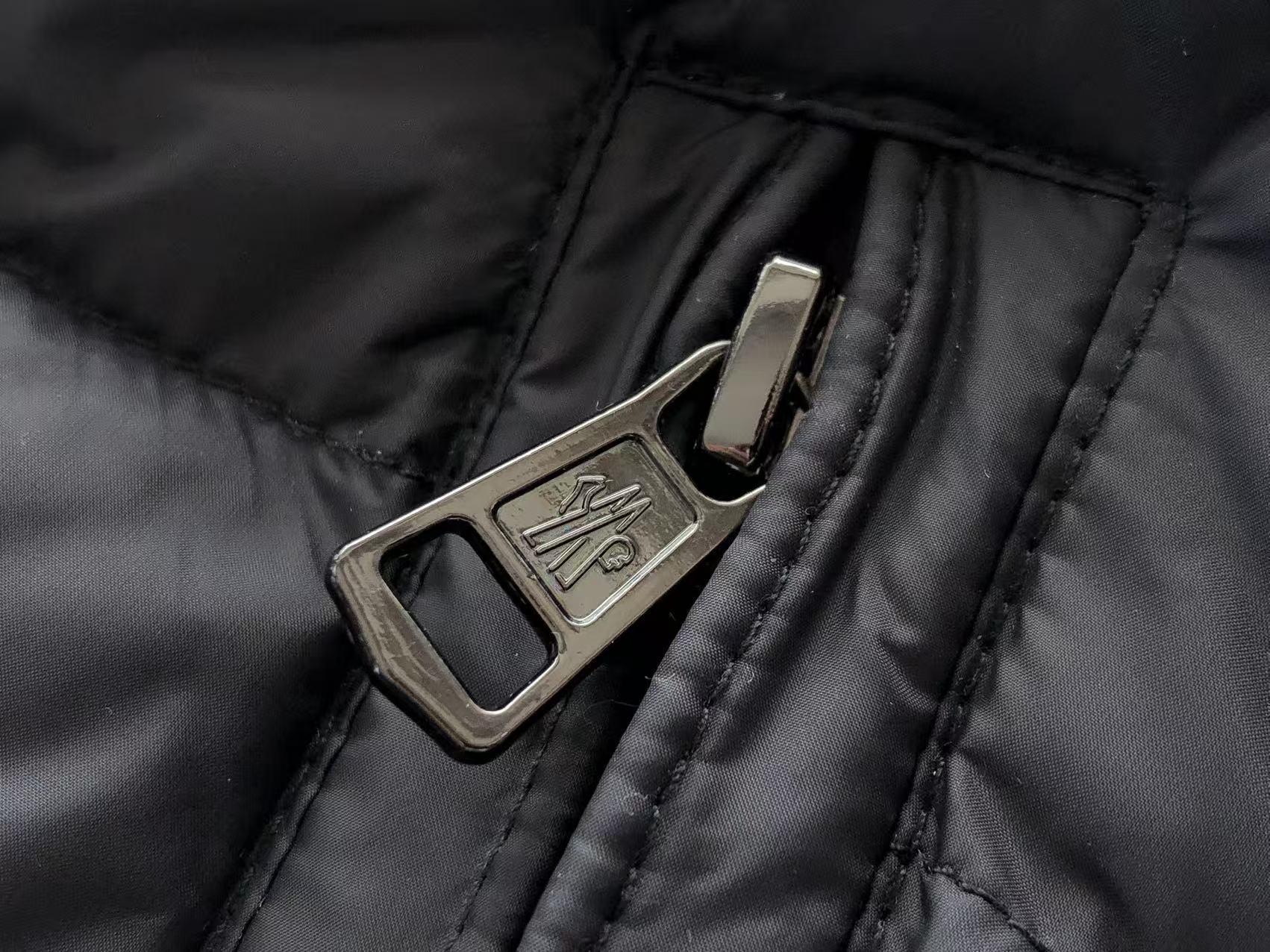 MONCLER Chaleco