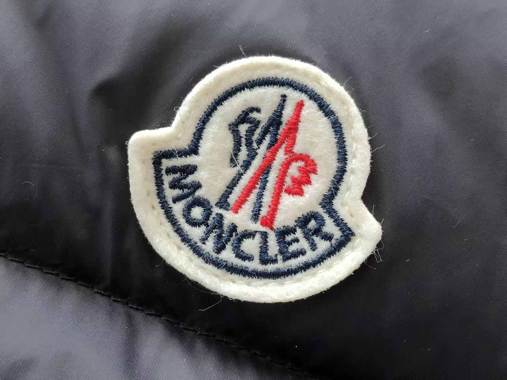 MONCLER Chaleco