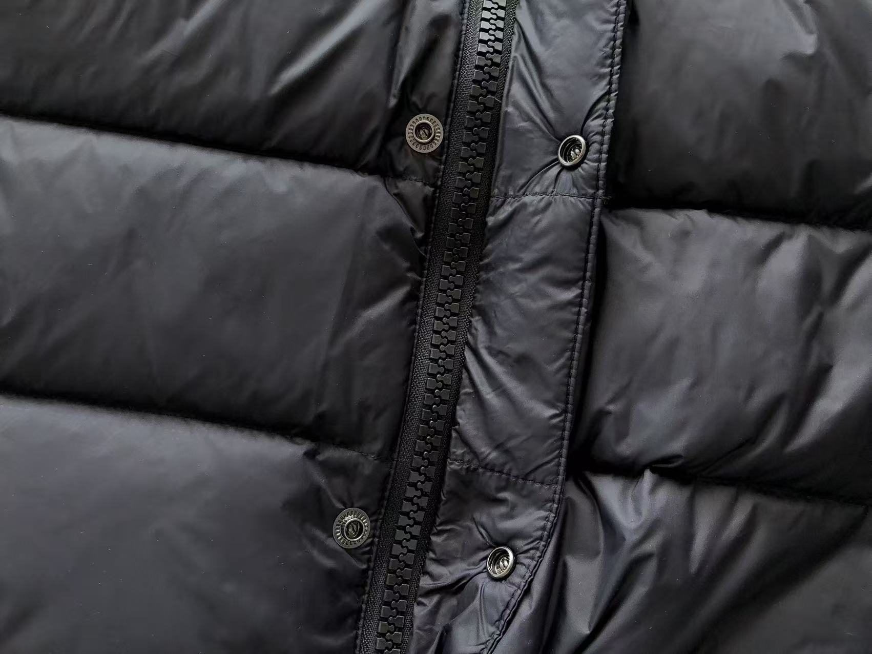 MONCLER Chaleco