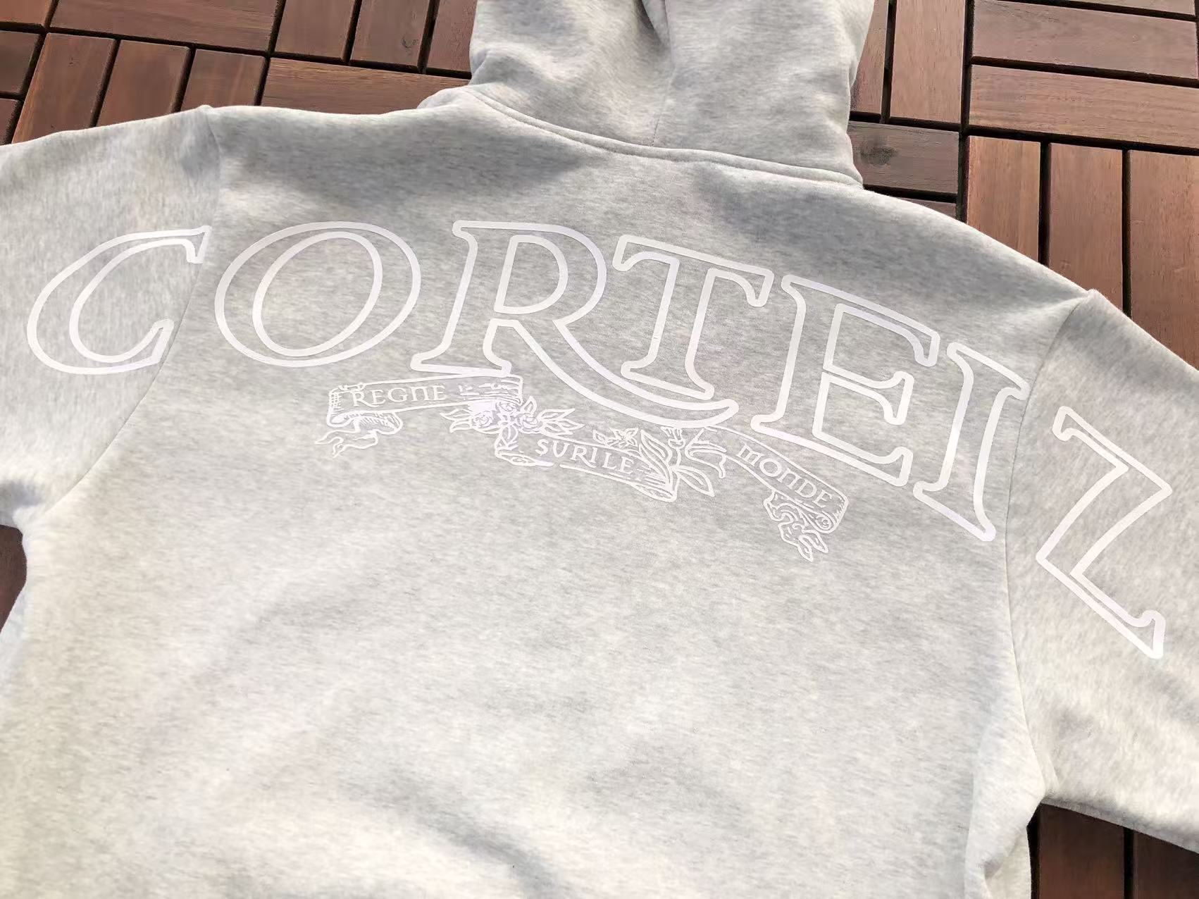 CORTEIZ Conjunto Canguro Fleece Gothic