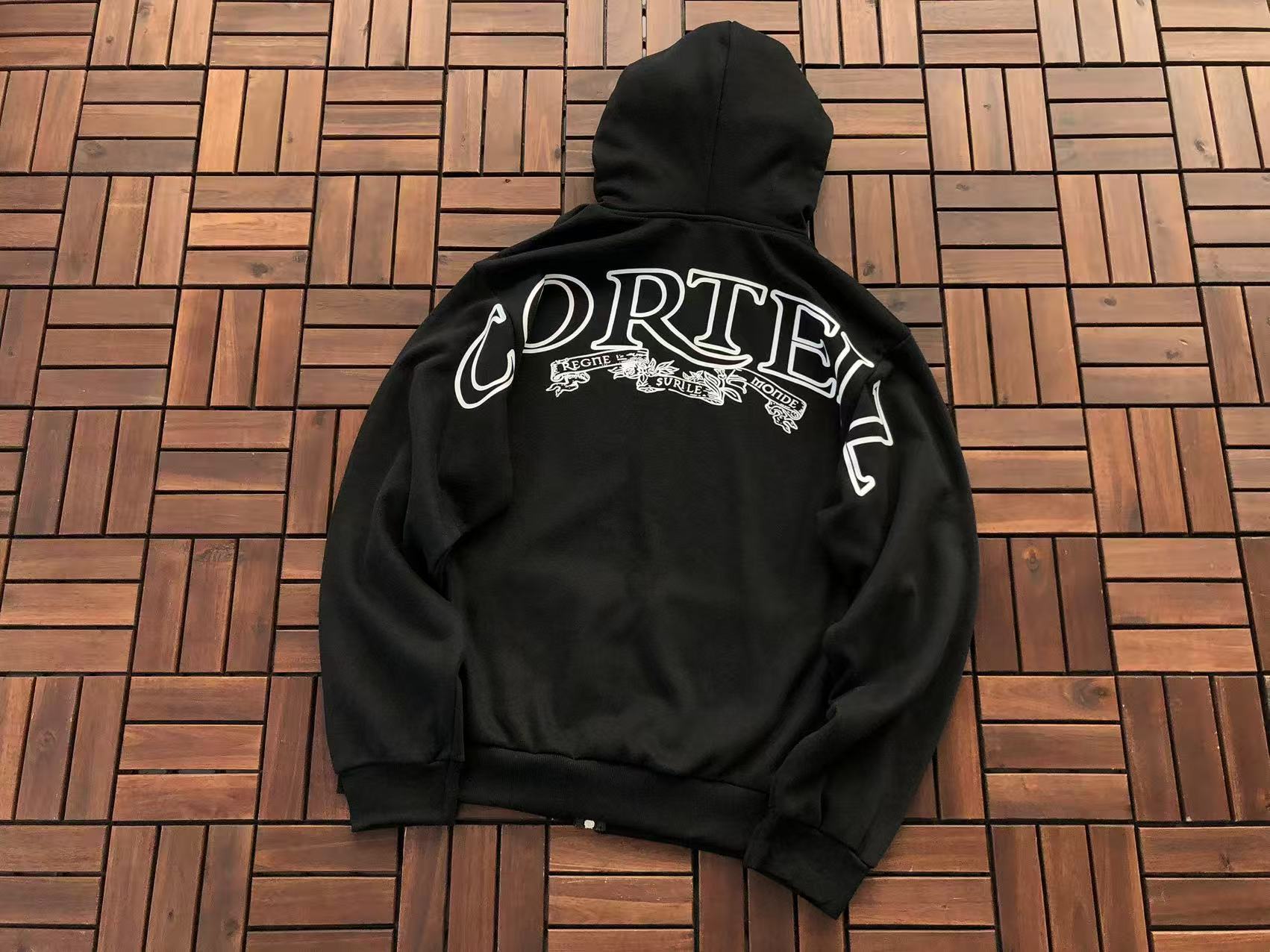 CORTEIZ Conjunto Canguro Fleece Gothic