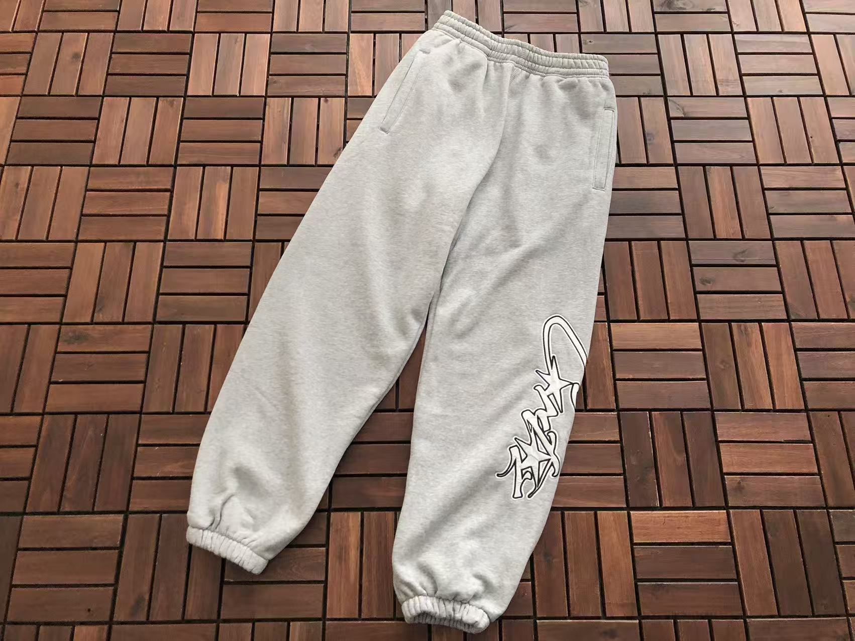 CORTEIZ Conjunto Canguro Fleece Script