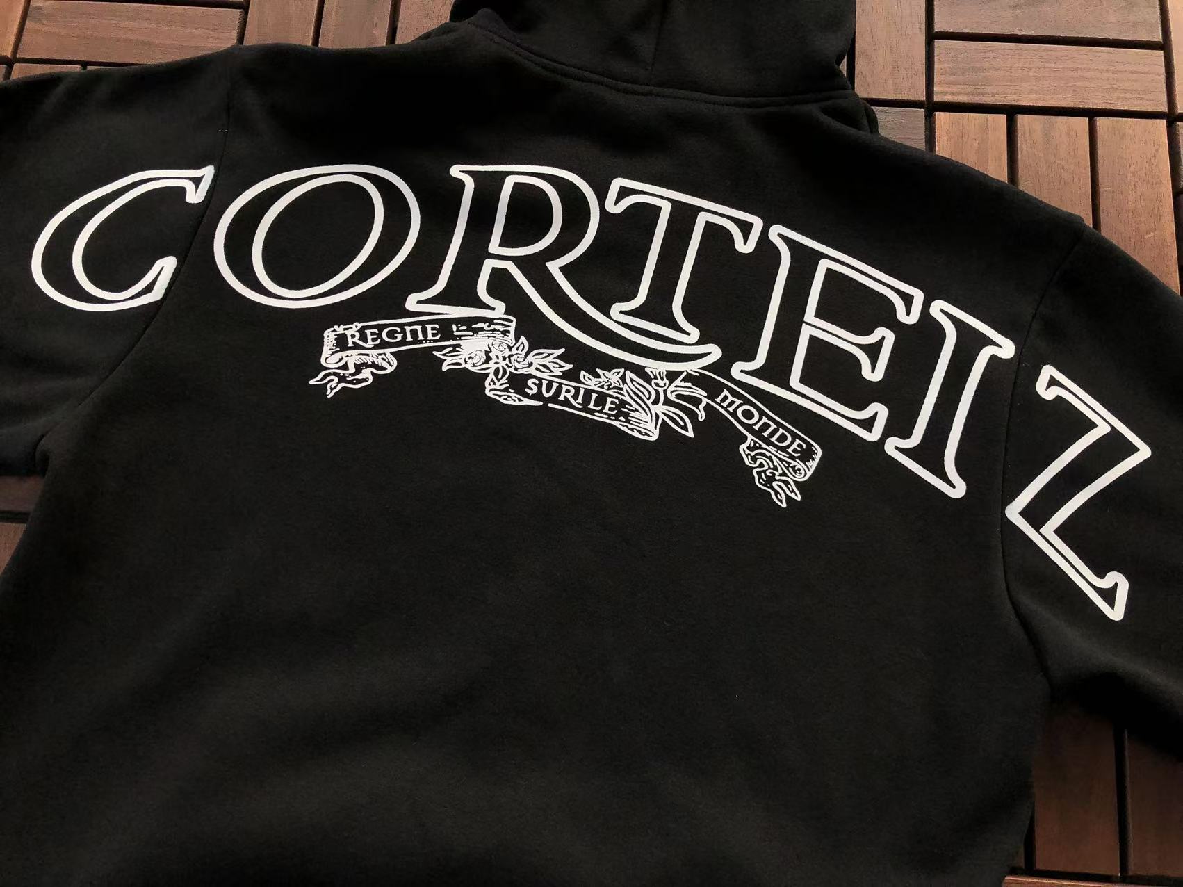 CORTEIZ Conjunto Canguro Fleece Gothic