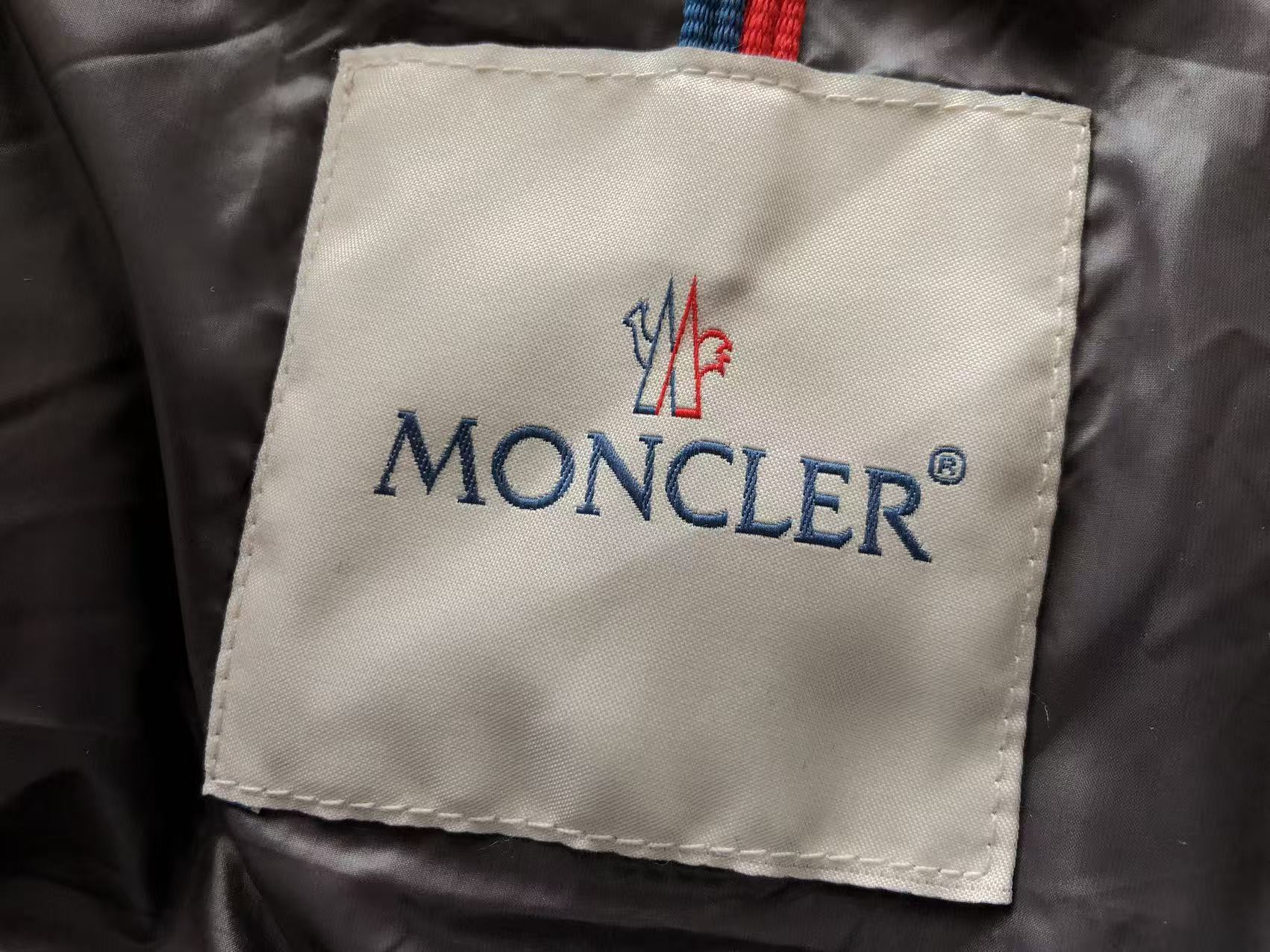 MONCLER Chaleco