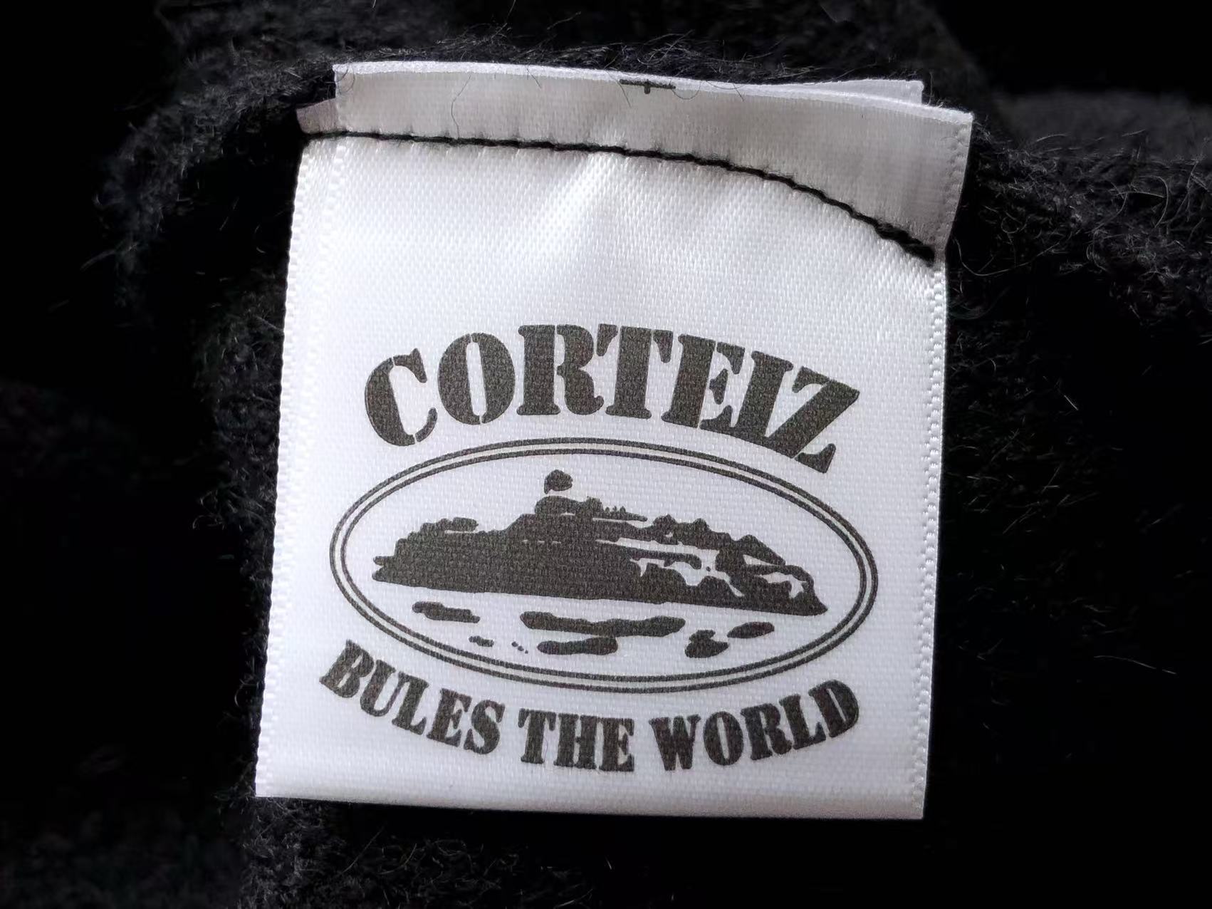 CORTEIZ Buzo Knit Script