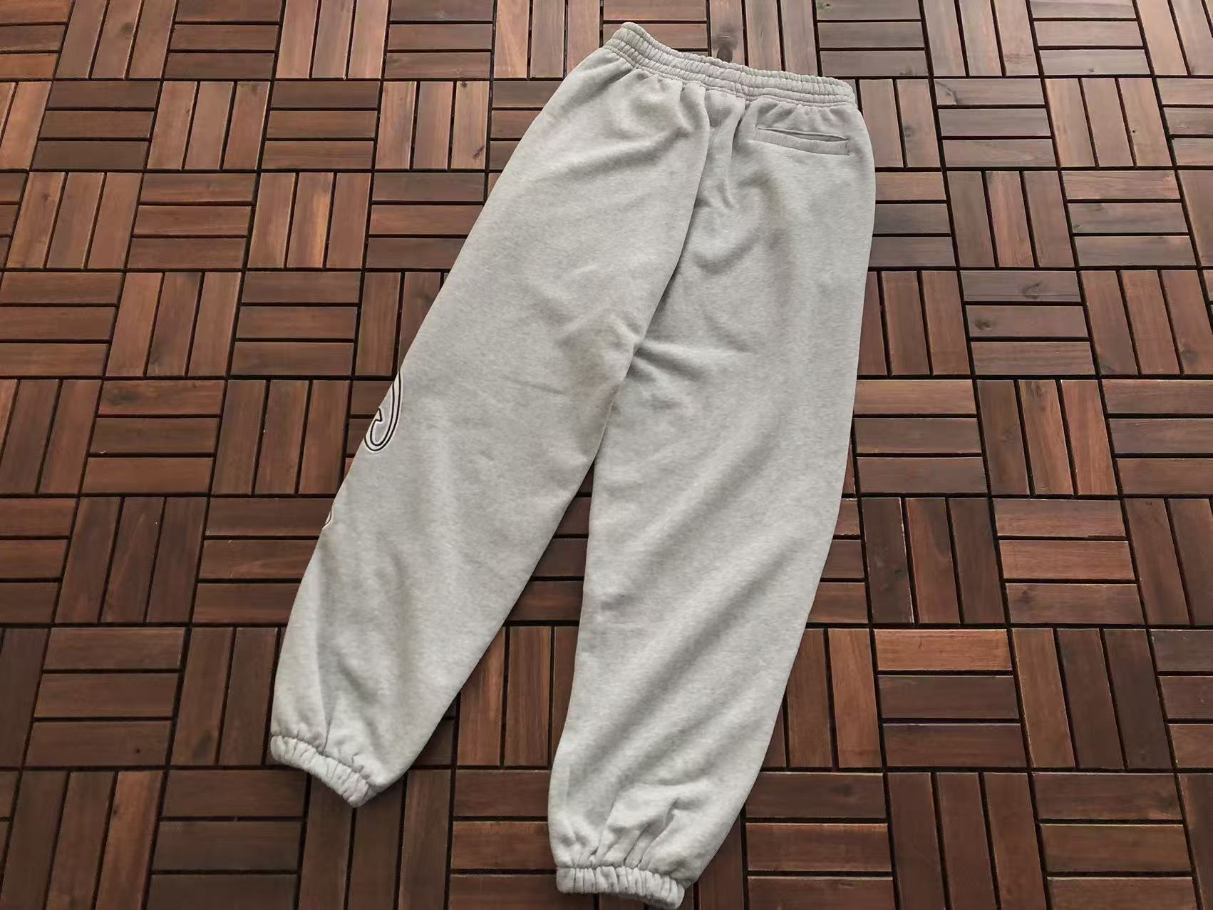 CORTEIZ Conjunto Canguro Fleece Script