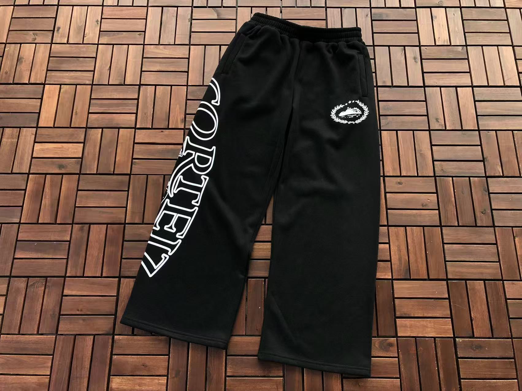 CORTEIZ Conjunto Canguro Fleece Gothic