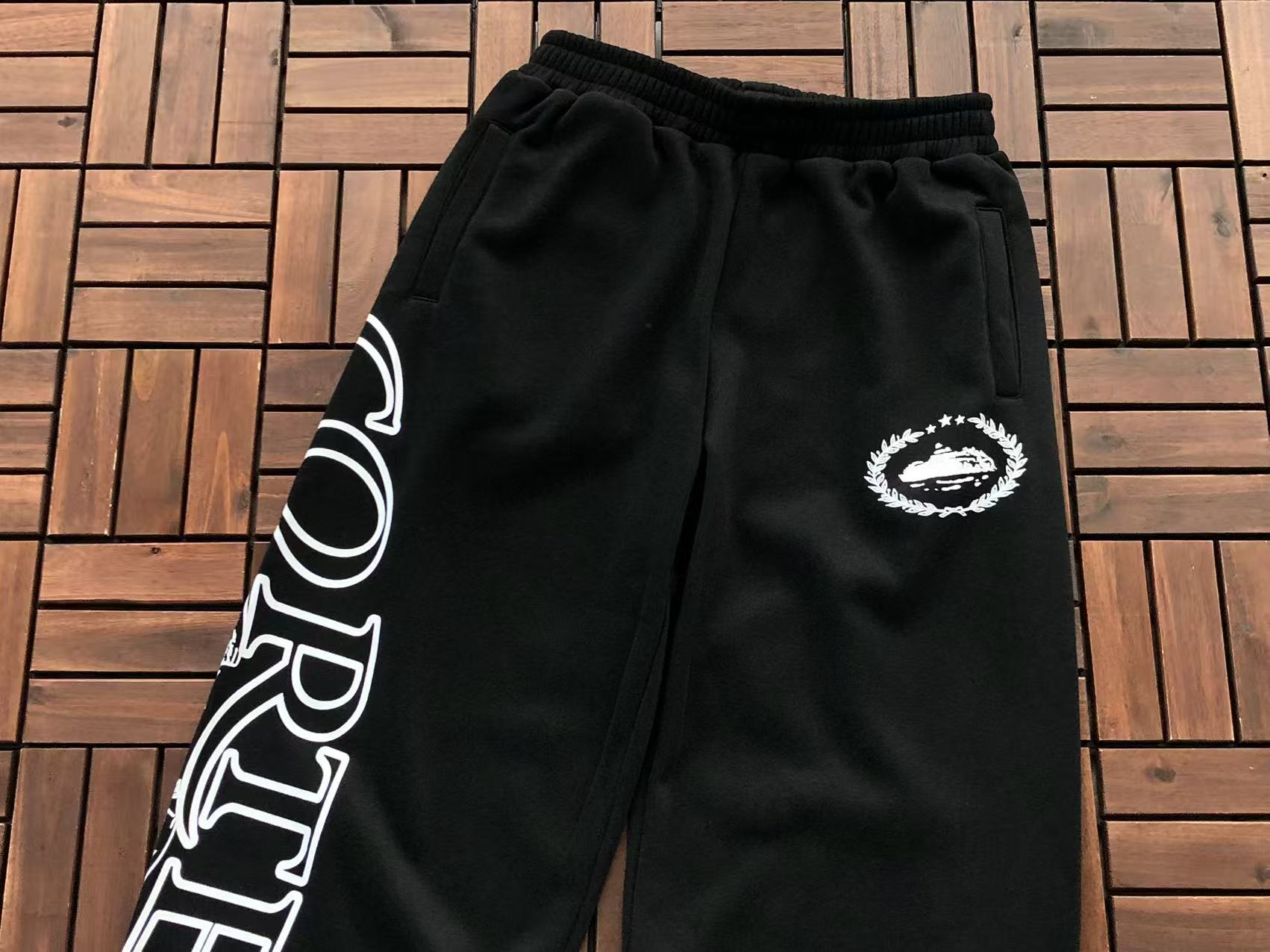 CORTEIZ Conjunto Canguro Fleece Gothic