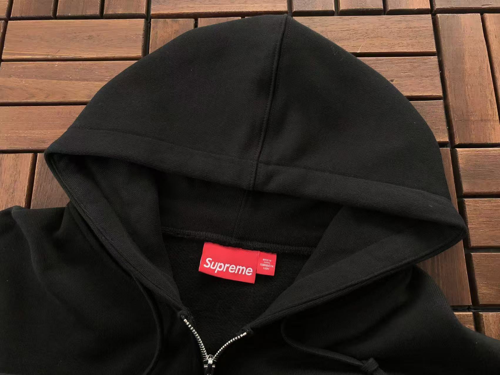 Supreme Campera S Logo