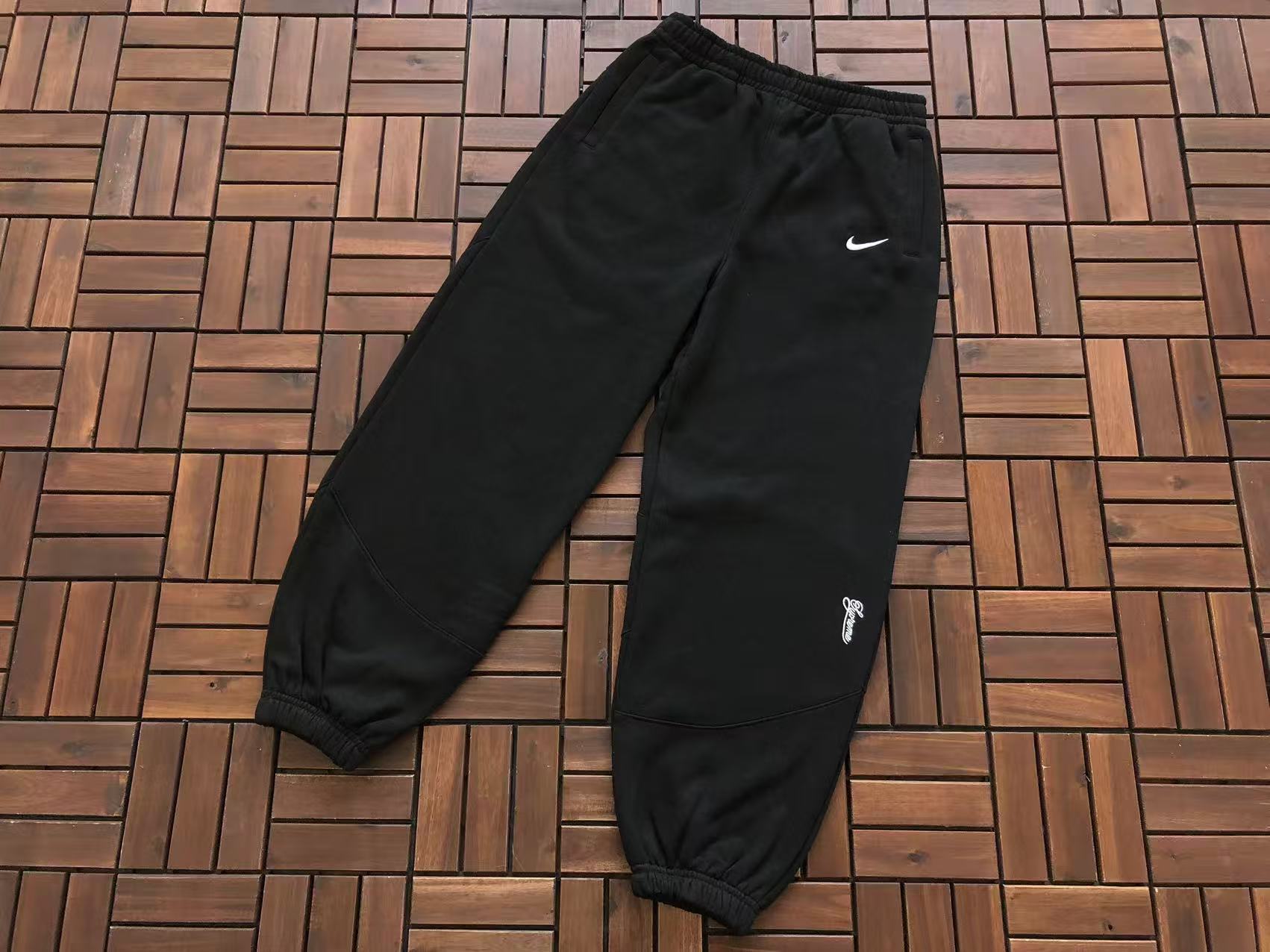 Supreme X Nike Conjunto Tech