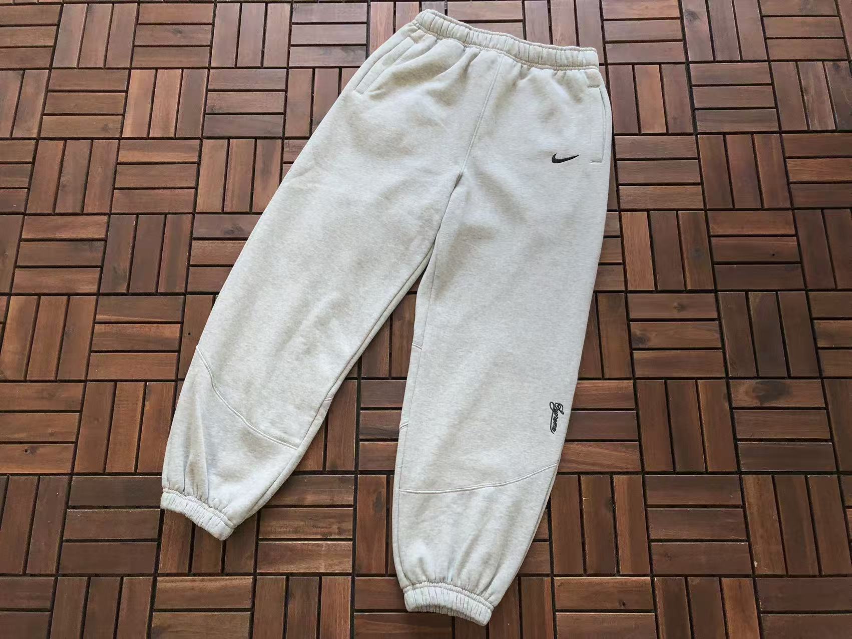 Supreme X Nike Conjunto Tech